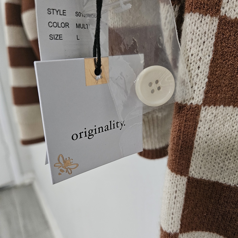 Originality Women's Cropped Cardigan - Picture 7 of 7